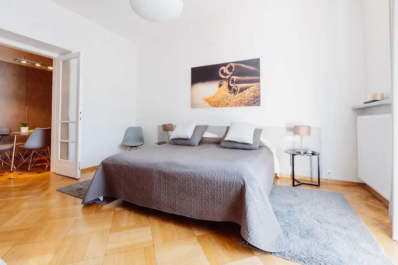 *** Aparthotel 4Seasons﻿ Apartments Cracow Cracovia Polonia